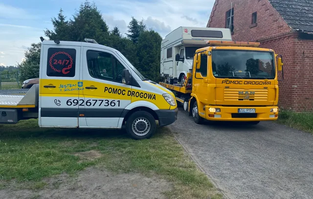 Dwie lawety TOPHOL: Mercedes Sprinter i żółty MAN
