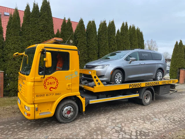 MAN TOPHOL z vanem Chrysler Pacifica